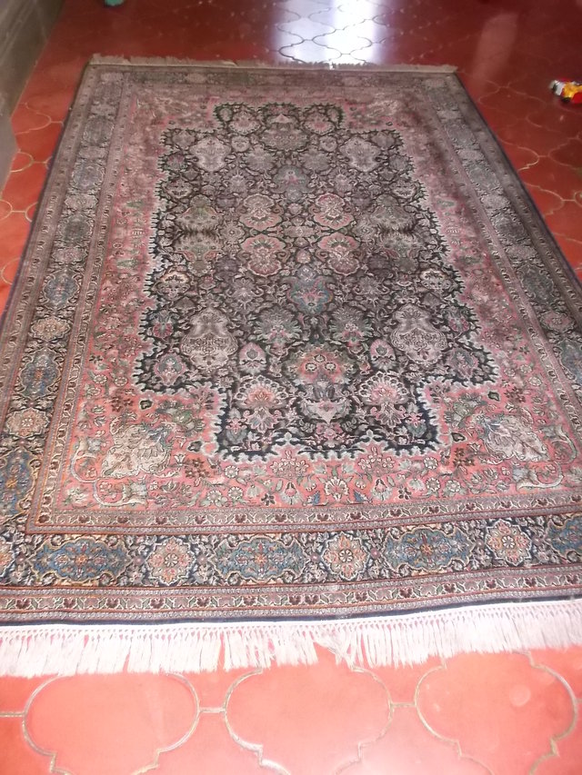 [Image: rug1.jpg]